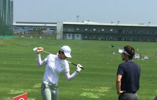 박성현과이상우트레이닝코치(오른쪽).