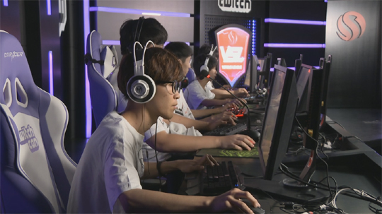 몬스터 화이트에 역전승을 거둔 인트로.(사진=VSL 중계 캡처)