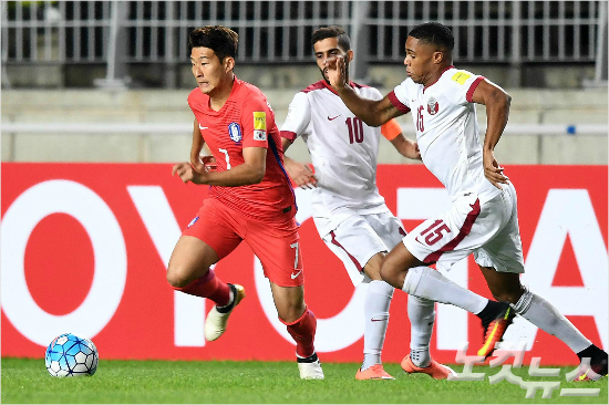 손흥민은상대페널티박스양쪽모서리부근에서직접드리블돌파하거나,동료의패스를받아자신이가장좋아하는위치인'손흥민존'에서슈팅을시도해많은골을넣고있다.박종민기자