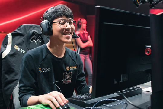 LCK 챔피언 락스, 롤드컵 8강을 잡아라! A조 2주차 현장스케치