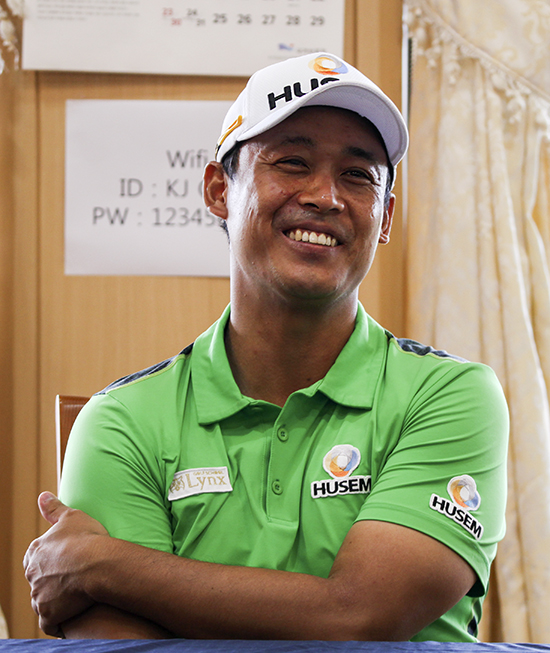 2라운드후인터뷰에응하고있는김재호.용인=손진현객원기자