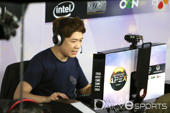 '오버워치의 중심에서 주모를 외치다' 러너웨이, 리유나이티드 학살하며 첫 승