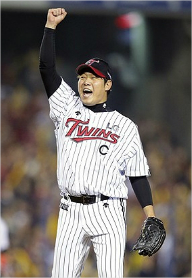 지난11일KIA와와일드카드결정2차전에서8이닝1피안타무실점쾌투를펼쳤던LG류제국.(자료사진=LG)