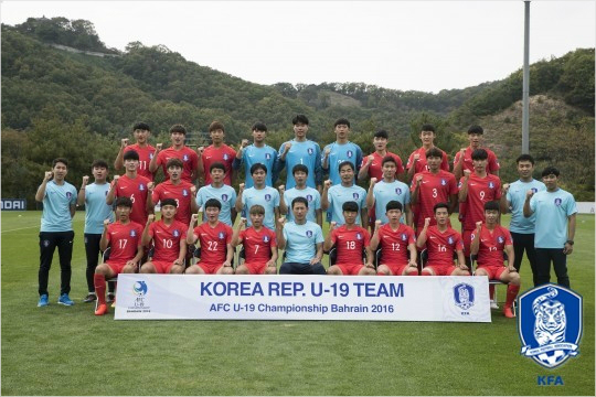 안익수감독이이끄는19세이하축구대표팀은개최국자격으로내년국제축구연맹(FIFA)20세이하월드컵출전권을확보했지만국제경기경험확보를위해바레인에서열리는아시아축구연맹(AFC)19세이하챔피언십에출전했다.(사진=대한축구협회제공)