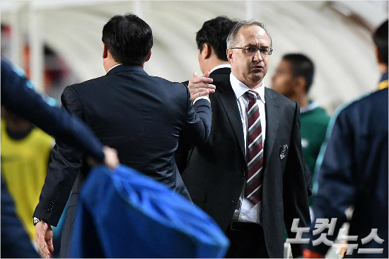 대한축구협회는최근열린기술위원회에서다음달열릴우즈베키스탄과2018러시아월드컵아시아지역최종예선5차전에서승리하지못할경우이용수기술위원장과울리슈틸리케축구대표팀감독의동반책임을묻는다는논의를가졌다..박종민기자