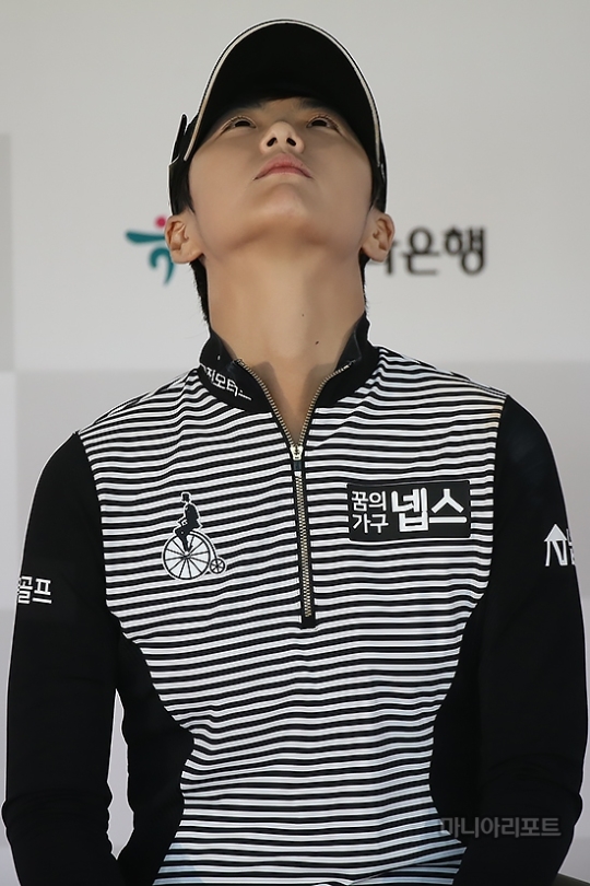 박성현이인터뷰도중질문을받으며위쪽을바라보고있다.사진=박태성기자