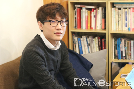 롱주 게이밍에서 코치로 활동하고 있는 '러스트보이' 함장식