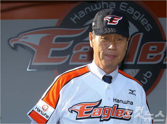 21일내년시즌구상을위해일본으로출국한김성근한화이글스감독.(자료사진=박종민기자)