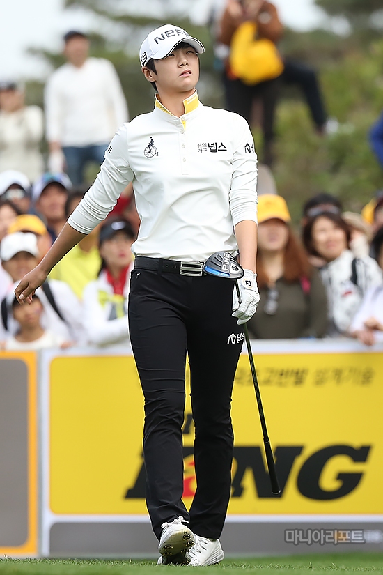 박성현이3라운드3번홀티샷후페어웨이로향하고있다.양주=박태성기자