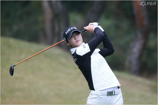 올시즌한국여자프로골프(KLPGA)투어에서7승을거두며상금과다승,평균타수1위를확정한박성현은다음시즌미국여자프로골프(LPGA)투어진출을공식선언했다.(사진=KLPGA제공)
