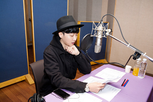 크루셜스타, 라디오 DJ로 깜짝 변신...'감미로운 목소리'