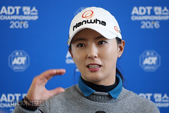 윤채영이ADT캡프챔피언십1라운드후인터뷰에응하고있다.이천=박태성기자