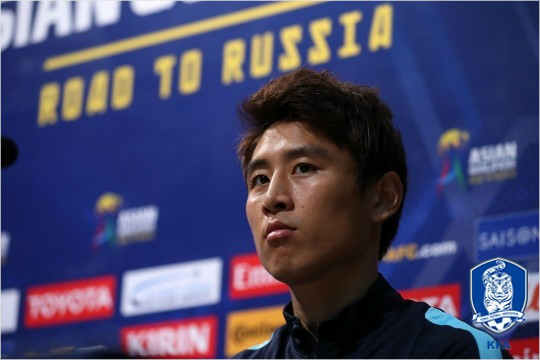 구자철은우즈베키스탄과경기에나설동료들에게'머리는차갑게,몸은격렬하게'라는분명한메시지를전달했다.(사진=대한축구협회제공)
