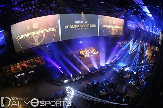 피파 온라인3 아디다스 챔피언십 2016 시즌2 경기가 펼쳐지고 있는 넥슨 아레나.