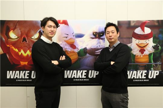 윤현욱 모바일게임사업팀장(왼쪽)과 최원석 리니지 레드나이츠 개발실장(사진=엔씨소프트).
