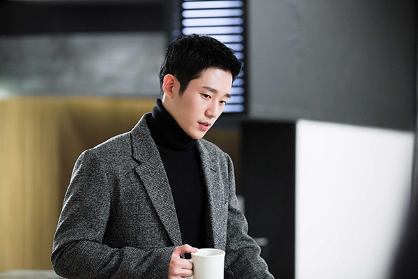 ‘불야성’ 정해인, 반전 매력 발산 ‘츤데레 투덜이 파이터’