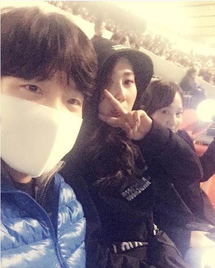 방탄소년단팬미팅에간김하늘(가운데).사진=김하늘인스타그램캡처