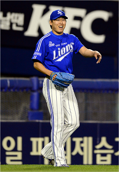 '장타걱정안하니좋네'차우찬은지난해에이어올해도잠실에서빼어난성적을거뒀다.사진은지난해LG와경기모습.(자료사진=삼성)