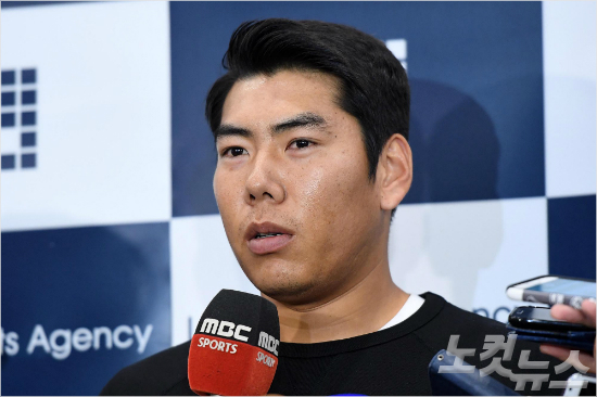 '캉캉'강정호(피츠버그파이리츠)가11월7일오후메이저리그진출후21개월만에인천공항을통해귀국하고있다(사진=노컷뉴스)