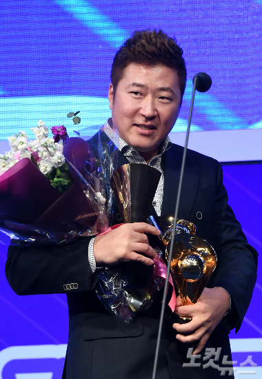 KIA타이거즈최형우가'2016플레이어스초이스어워드'에서올해의선수상로선정됐다.(사진=자료사진)