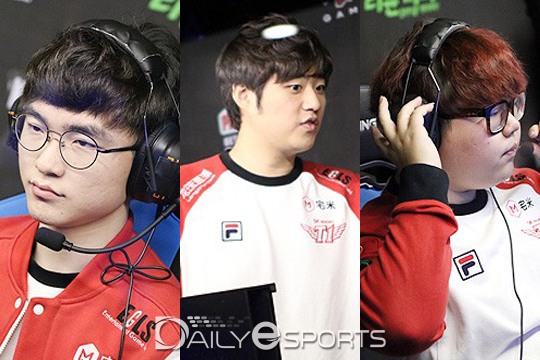 SK텔레콤 T1과 재계약한 '페이커' 이상혁, '뱅' 배준식, '울프' 이재완.