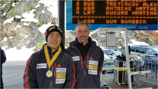 스켈레톤국가대표윤성빈은2016~2017시즌월드컵1차대회에서당당히금메달을목에걸어2018평창동계올림픽의메달가능성을더욱높였다.(사진=올댓스포츠제공)