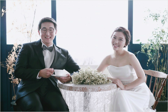 SK 불펜포수 김동욱, 미모의 교사와 '8년 열애 결실'