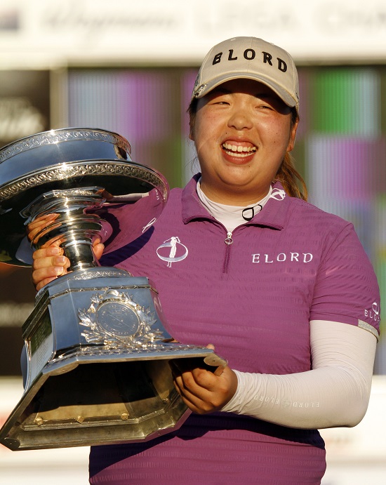 2012년웨그먼스챔피언십에서LPGA첫우승을달성한펑산산.사진=AP뉴시스
