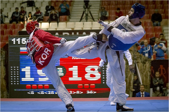 종료3초를남기고동점을만든인교돈의발차기모습.(사진=WTF제공)