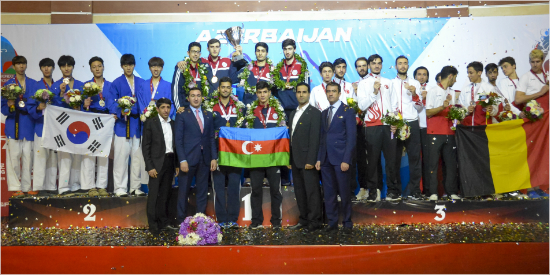 남자단체전시상식.한국은아제르바이잔에이어2위에올랐다.(사진=WTF제공)