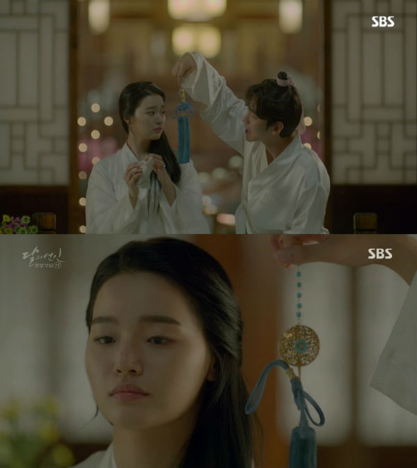 ▲왕은의상징색인하늘색으로디자인된향낭노리개