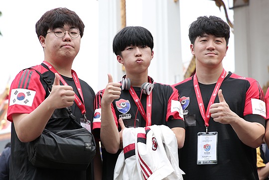 EA 피파온라인3 챔피언스컵에서 우승한 한국 B팀.