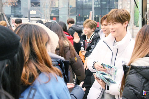 아스트로, ‘고백’ 막방 기념 팬미팅+허그회 개최! “팬들께 감사해”