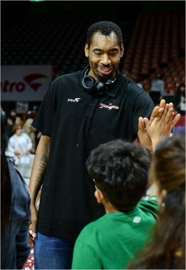 '출정식때만해도...'올시즌기대를모았지만부상으로1경기도뛰지못한채교체된전부산KT외인크리스다니엘스.(자료사진=KBL)