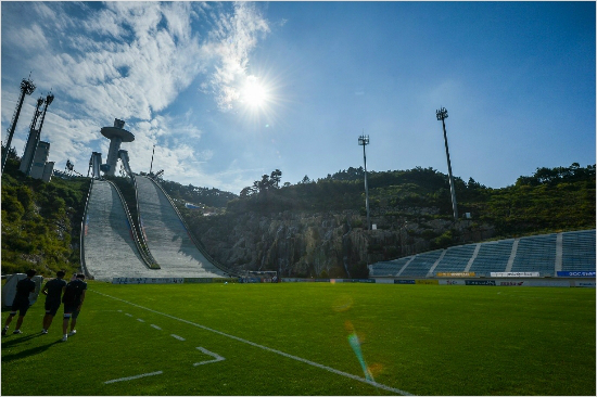 스키점프장착지장에설치된축구장.(사진=강원FC제공)