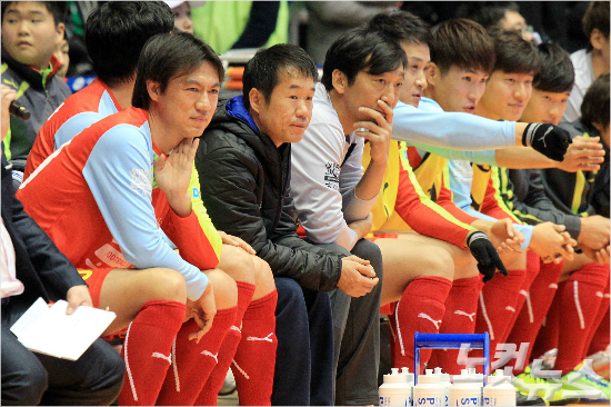 비록직접경기에나서는모습은볼수없지만홍명보감독은선후배,동료들과함께매년개최한자선축구대회를무려14년간지속하며축구를통한사랑나눔에가장적극적인모습을보여주고있다.윤창원기자