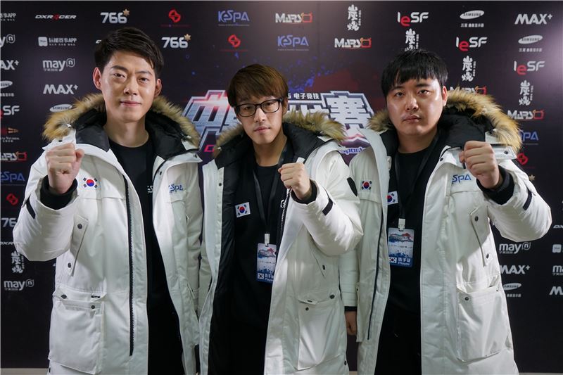 한국을 대표해 한중 대항전에 출전한 워3 선수들. 왼쪽부터 장재호, 김성식, 노재욱(사진=한국e스포츠협회 제공).