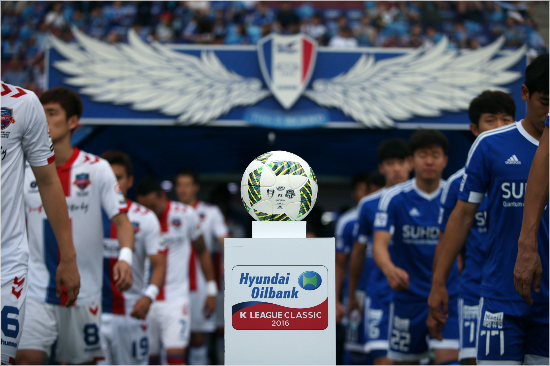 2011년부터K리그의타이틀스폰서를맡은현대오일뱅크는2016시즌한해동안총559억3229만원의브랜드노출효과를기록했다.이는K리그전체의53.7%에달하는금액이다.(사진=한국프로축구연맹제공)