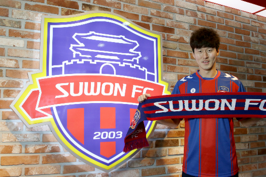 임대신분이었던서동현이수원FC로완전이적을확정했다.(사진=수원FC제공)