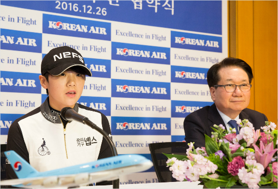 2017년미국여자프로골프(LPGA)투어진출을앞둔박성현은대한항공과엑설런스프로그램후원협약을통해1년간골프관련일정을위해대한항공을이용할경우프레스티지좌석을무상지원받는다.(사진=세마스포츠마케팅제공)