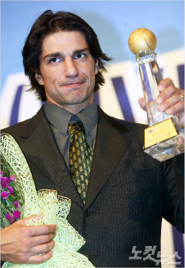 2007프로야구최우수선수(MVP),신인왕시상식에서기자단투표결과압도적인표차로최우수선수에선정된두산다니엘리오스.(자료사진)