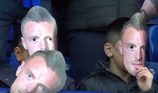 제이미바디의마스크를쓰고레스터시티와에버턴경기를관전하는팬들.(사진=유튜브영상캡처)