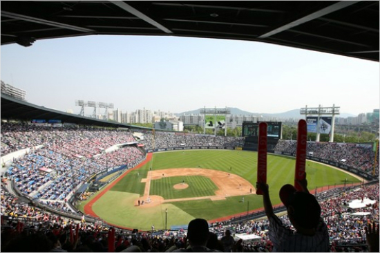 올해만원관중을이룬LG-두산의어린이날매치.(자료사진=LG)