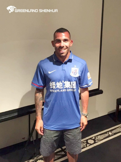 세계정상급공격수로평가받는카를로스테베스가중국슈퍼리그에진출한다.(사진=상하이웨이보캡처)