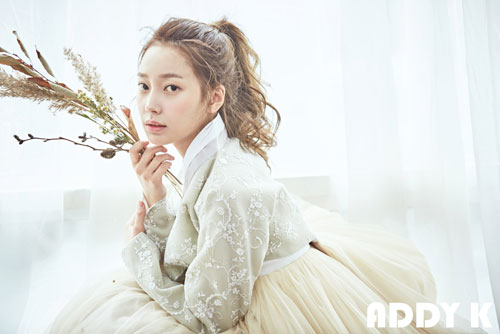 배우 김민지 ‘한복 소화력 최강자’로 등극