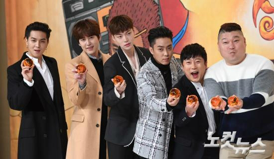 송민호(왼쪽부터),규현,안재현,은지원,이수근,강호동이4일오전서울영등포구영등포타임스퀘어에서열린tvN예능'신서유기3'제작발표회참석해포즈를취하고있다.(사진=이한형기자)