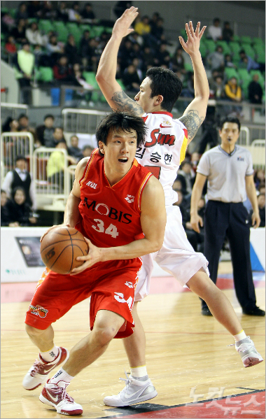 2010년모비스에서뛰던시절김효범의모습(사진제공=KBL)
