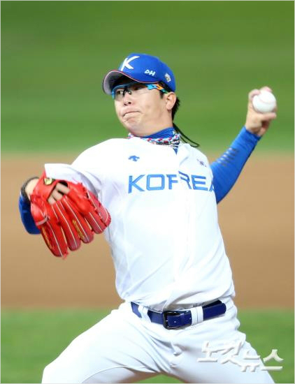 'WBC출전문제없어요'KIA에이스양현종은오는3월WBC출전에대해무조건나가겠다는의지를다졌다.사진은2014인천아시안게임에서역투하는모습.(자료사진=박종민기자)