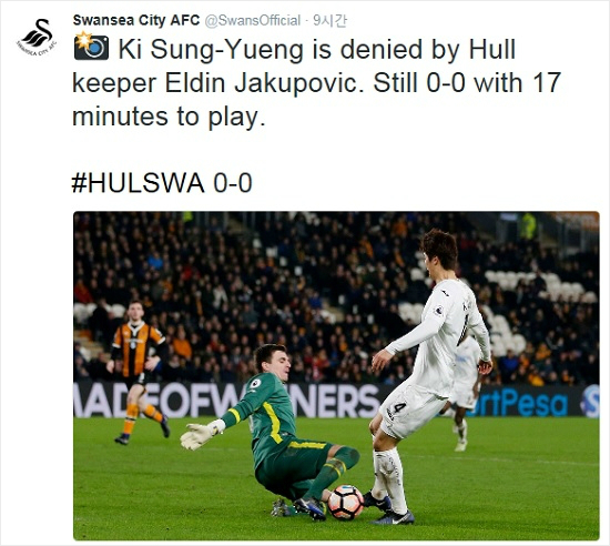 최근발가락부상에서회복한기성용은헐시티와FA컵64강에서골대를강타하는슈팅을때리는등활발한경기력으로풀타임활약했지만스완지시티는0-2로패하며올시즌의부진한성적이이어졌다.(사진=스완지시티공식트위터갈무리)