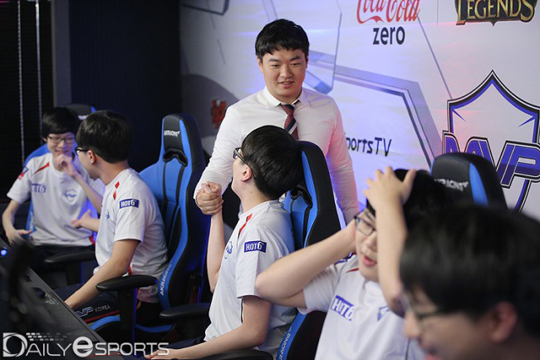 MVP 권재환 감독 "이번 시즌엔 4강에 들고 싶다"